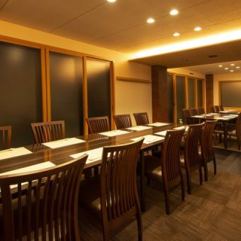 We also have a floor that can accommodate up to 22 people.Since it is a room with a calm atmosphere, it can be used in a wide range of scenes such as company banquets as well as fashionable mom meetings.