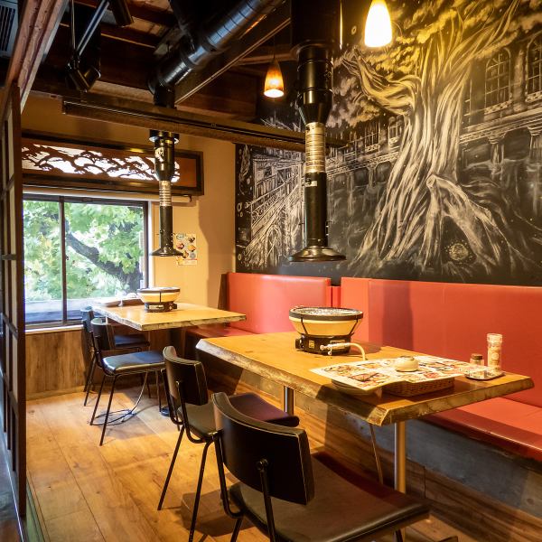 [Good location, 5 minutes walk from the east exit of Okayama Station!] Just a short walk from Okayama Station ◎ A popular yakiniku restaurant with a somewhat nostalgic atmosphere along the Nishi River! The second floor seats, which can accommodate a large number of people, are all private rooms, so you don't have to worry about your surroundings. You can enjoy a fun party♪ We also offer courses that are full of volume and great value for money, so we recommend them for company parties or drinking parties with friends!