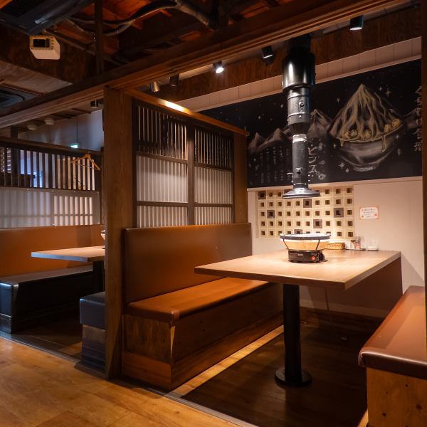 どこか懐かしい雰囲気の大衆焼肉店。平日は深夜まで営業しており、本当においしいお肉がお手頃価格で楽しめるので、同業者の方にも大人気！そんな本当においしい焼肉が楽しめるお店が岡山駅徒歩5分の好立地に★