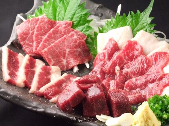 [For raw consumption] Assortment of 5 types of specially selected horse sashimi★Basashi delivered by air from Kumamoto!