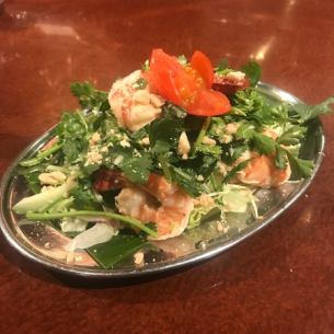 Fresh cilantro and shrimp salad / fresh cilantro and steamed chicken salad