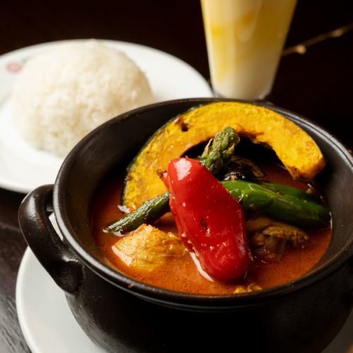 全てスパイスから作る自慢のカレーの数々