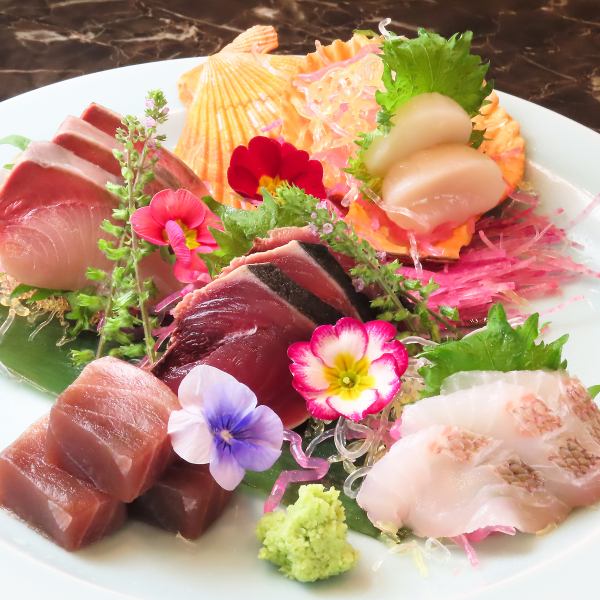 旬の魚介を取り入れた【刺身】は旨みを熟成してからご提供