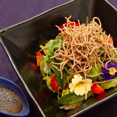 蕎麦屋のそばサラダ