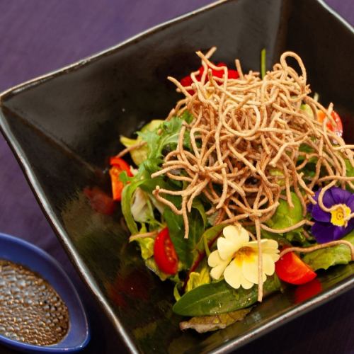 蕎麦屋のそばサラダ
