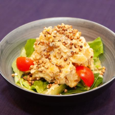 自家製そばの実ポテトサラダ