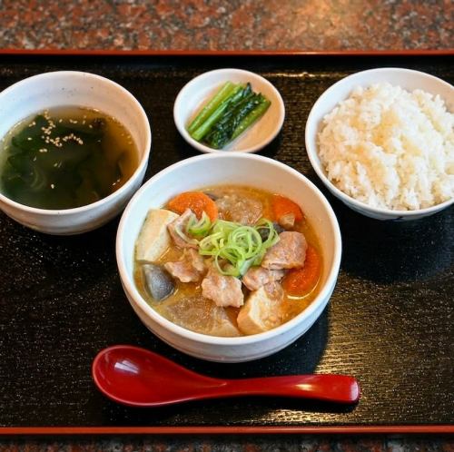 牛モツ煮定食