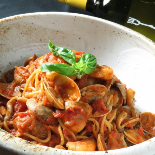 Tomato sauce pasta with clams and seafood