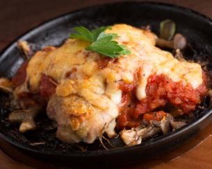 Chicken tomato sauce baked with cheese