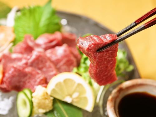 All-you-can-eat with special horse sashimi♪
