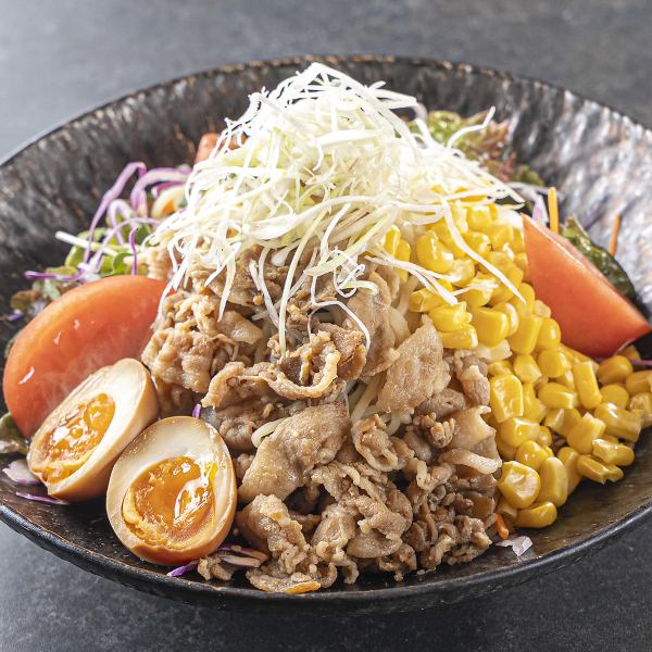 【人気急上昇！北海道名物ラーメンサラダ】890円(税込)