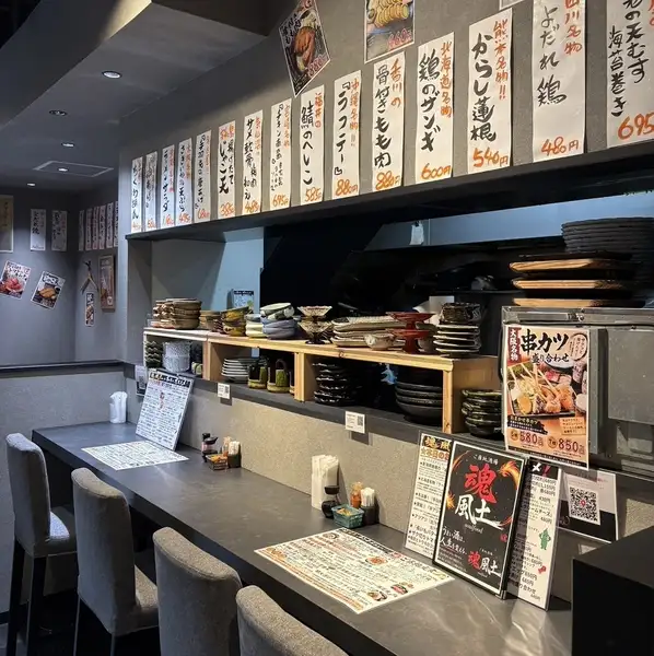 【20名様~店舗貸切OK】ワンフロアで一体感のある店内は、会社宴会や歓送迎会、サークルの打ち上げなど各種宴会に大活躍!人数に応じたお席の配置やコース内容のご相談も柔軟に承ります。全席加熱式タバコ喫煙可能で、愛煙家の方も気兼ねなく◎飲み放題付きコースも多数ご用意し、幹事様も安心してお任せいただけます!