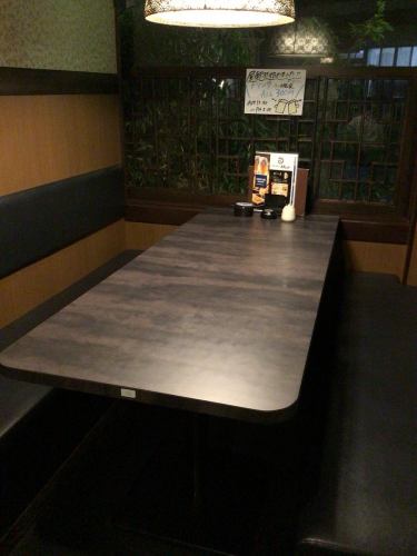 The table seats can be used by one person and can accommodate up to 6 people.