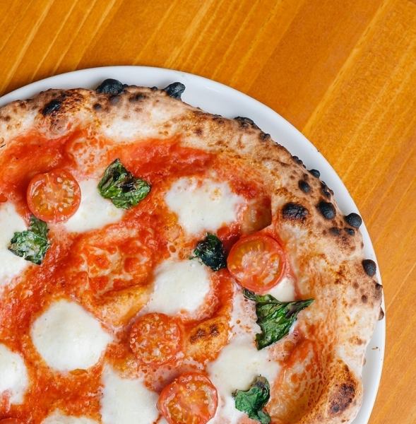 【ROCK VALLEYのPizza】本場イタリアから輸入した石窯で焼く本格ピザ