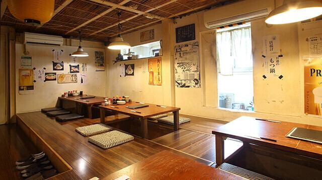 【在舒適的日式空間度過片刻】店內充滿著平靜的日式氛圍，為心靈提供一個放鬆的空間。我們擁有寬敞的座位，可容納大量客人，為您營造輕鬆的氛圍。這裡是舉辦特殊活動或與親人聚會的完美場所。我們將以熱情的款待歡迎您！