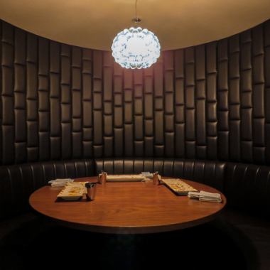 Conversation is lively at the round table where conversation is easy.Recommended for a meal to deepen friendship or a meal with friends.*This is a semi-private room.