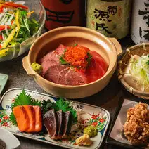 【金・土・祝前日も3時間】マグロとローストビーフとろろかけ土鍋飯コース　3時間飲み放題付き♪
