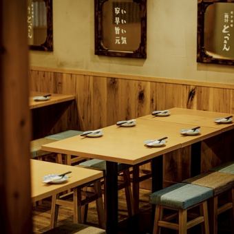 超方便！開放式座位，想快速喝一杯99日圓的威士忌高球嗎？ ！舒適又酷炫的空間，性價比超高！