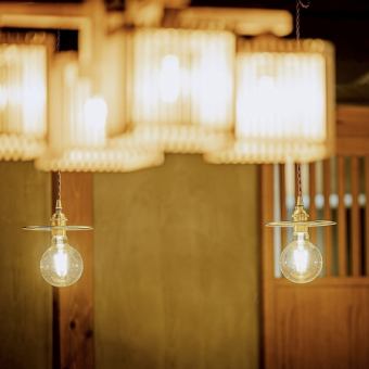 蘇打水 99 日元，檸檬酸酒 299 日元，生啤酒 299 日元，在涼爽、舒適、休閒的空間中享用，並設有私人房間！