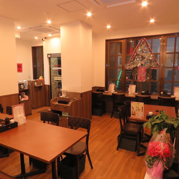 ≪テーブル≫代々木駅近くにニューオープン！明るく、清潔感の溢れる店内で、ベテランシェフが作る本格的な香港飲茶をお楽しみください！ご宴会にもおすすめです！