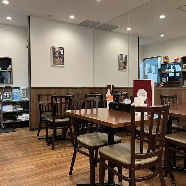 ≪テーブル≫代々木駅近くにニューオープン！明るく、清潔感の溢れる店内で、ベテランシェフが作る本格的な香港飲茶をお楽しみください！ご宴会にもおすすめです！