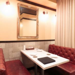 [For girls' night out/anniversaries/birthdays] Equipped with comfortable sofa seats ☆ Spend a wonderful time in a luxurious and atmospheric restaurant ♪ Spacious space perfect for girls' nights out, birthdays, and anniversaries ◎~Meat&Cheese Ark 2nd Shinjuku store ~