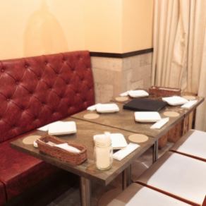 [For girls' night out/anniversaries/birthdays] Popular sofa seats with attention to detail ♪ Not only can you enjoy the taste of the food, but also the atmosphere ◎ Perfect for girls' nights out, birthdays, and anniversaries ◎ ~Meat&Cheese Ark 2nd Shinjuku store~