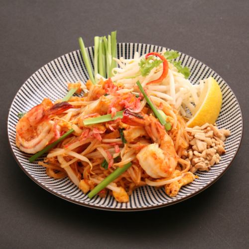 Thai style fried noodles (Pad Thai)
