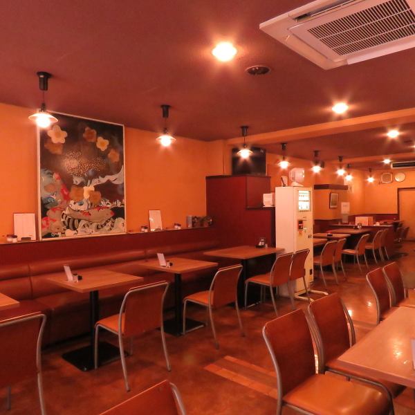 【歴史のあるお店☆】35年以上の老舗レトロな雰囲気が味わえる。絶妙なタイミングお食事、お飲物をご提供させて頂きます！宴会だったり、友人との飲み会などにもピッタリです◎お一人様も大歓迎！