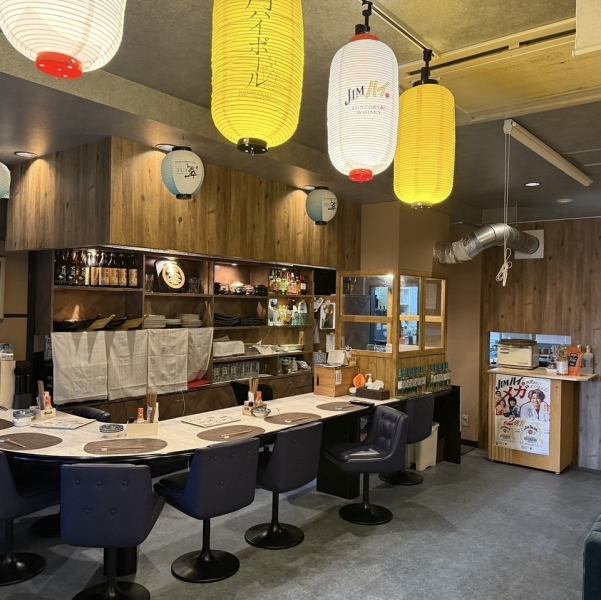 こちらの店内は、落ち着いた色合いの雰囲気が特徴。お酒と共に味わう料理はどれも絶品で、会話が弾むこと間違いなし☆心地よい空間で、特別な時間を過ごすのにぴったりな環境です◎