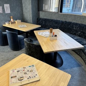 店内には豊富な種類のドリンクが並び、選ぶ楽しさが広がる空間です★お酒好きにはたまらないラインアップで、料理に合わせたドリンクをチョイスできます♪壁にはおすすめメニューがぎっしりで、何を注文するか迷ってしまうかも☆美味しい料理と共に、心温まるひとときを楽しんでください◎