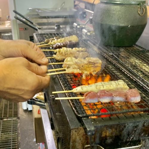 숯불로 천천히 굽는 꼬치구이