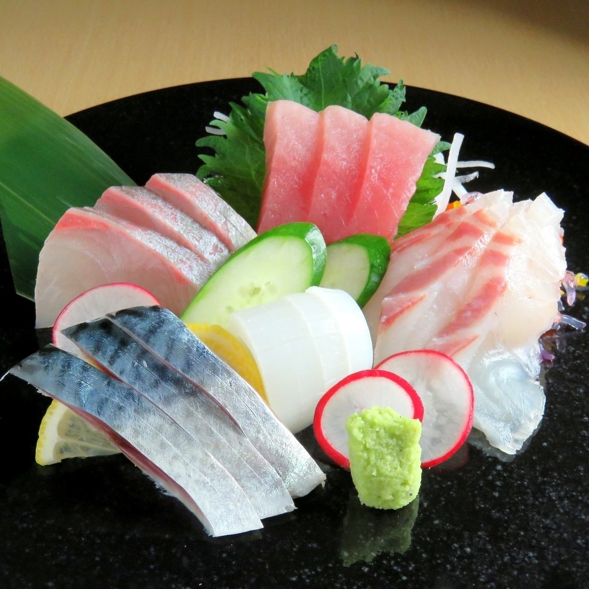 店主が仕入れにこだわった、新鮮なお刺身の盛り合わせです♪