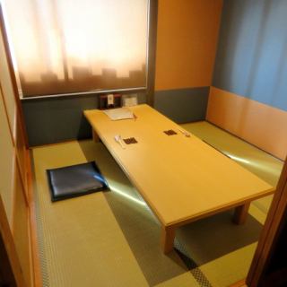 【2階座敷個室】最大4人まで収容可能。あなただけのプライベート空間！心安らぐ個室で、快適な時間を♪