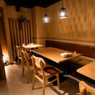 This 8-person table is perfect for farewell and welcome parties, company banquets, or gatherings with friends.Located in a prime location right next to Kyoto Station, we offer a relaxing atmosphere along with all-you-can-drink banquet courses.