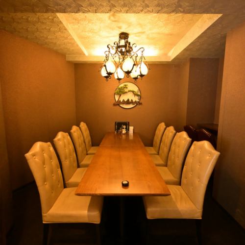 [4 fully equipped private rooms]