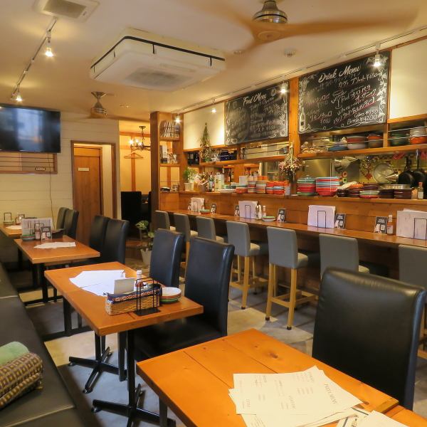 【JR新小岩駅より徒歩約5分の好立地にあり、仲間や友人との集まりに最適です】貸切は40名様前後までご利用可能です。宴会やお祝いに最適なコースもご用意しており、記念日には特別なプレートもご用意いたします。思い出に残るひとときになるよう、心をこめてお手伝いいたします。