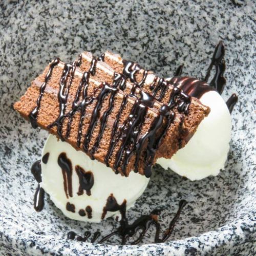 凍石アイス（イチゴ/チョコ）