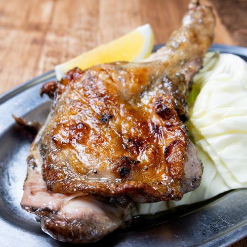 歯ごたえ抜群!骨付鶏もも焼き