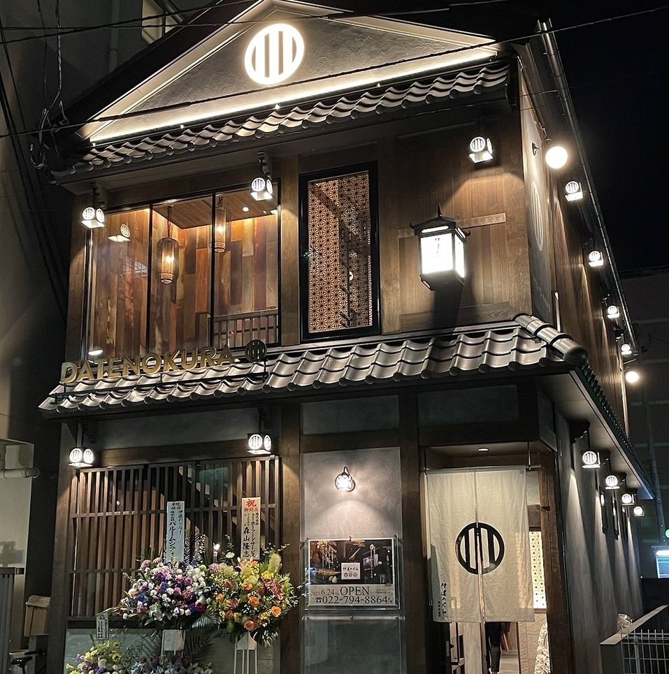 An old folk house style izakaya! The open kitchen on the 1st floor is impressive! The 2nd floor is completely private rooms♪