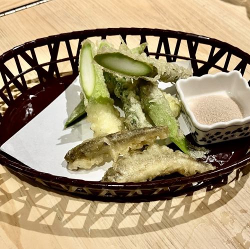 アスパラと稚鮎の天婦羅