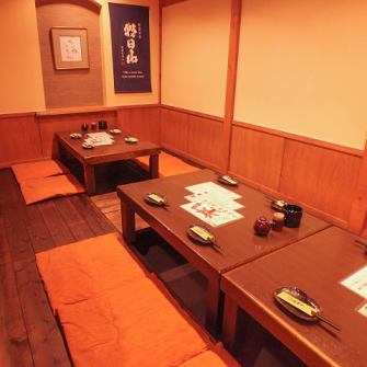 [It's now a horigotatsu style!] A small raised tatami room on the first floor.Banquets can be held for up to 12 people (2 seats for 4 people, 1 seat for 3 people, and 1 seat for 3 people).It is a calm Japanese space that is perfect for company banquets and various banquets, where you can relax and unwind.Great for year-end parties, new year parties, welcome and farewell parties, etc.