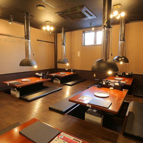 落ち着いた店内、広々としたお席で焼肉・一品をお楽しみいただけます。各種宴会はもちろん、学生さん・ファミリー・カップルも大歓迎♪ご予約はお早めに！！