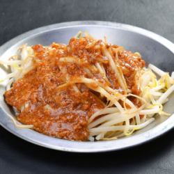 Extra bean sprouts with meat sauce (1 serving)