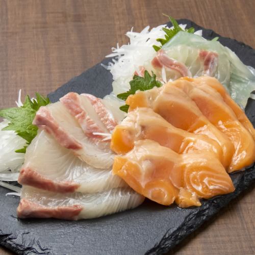 Assorted sashimi