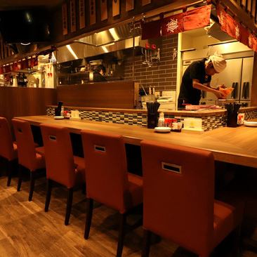 Counter seats that convey the heat of the lively kitchen: 1 person ~ ◎ It is a perfect seat for a quick drink on the way home from work.One person is also welcome!