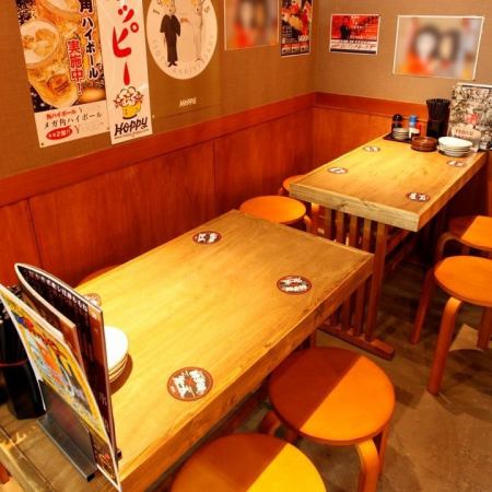 [For a drinking party after work] A table seat that is perfect for a small drinking party with a small number of people.Choose your favorite from over 140 kinds of drinks and make a toast ♪