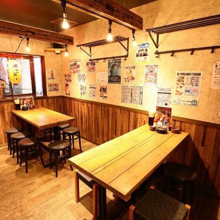 [Saku drinking] A table seat where you can enjoy a friendly atmosphere and food and drink with a small number of people! It's 2 minutes from Gotanda station and near the station, so feel free to drop by♪