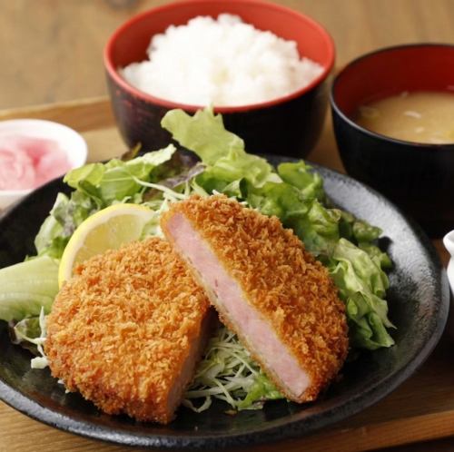 厚切りハムカツ定食