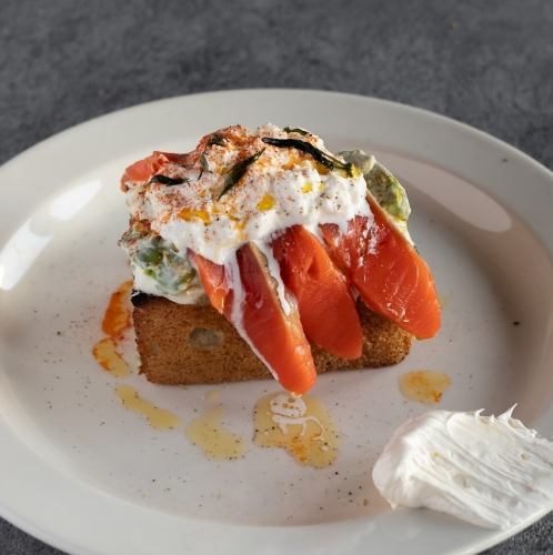 Homemade salmon and avocado open sandwich (single item)
